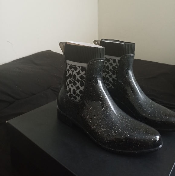 Woman coach 👢 boots for sale size 8 - Picture 2 of 3